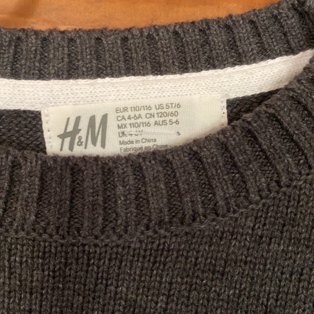 NWOT H&M winter/holiday sweater. Two sizes available. Price each. 5t/6 or 6x/7 - Picture 5 of 9